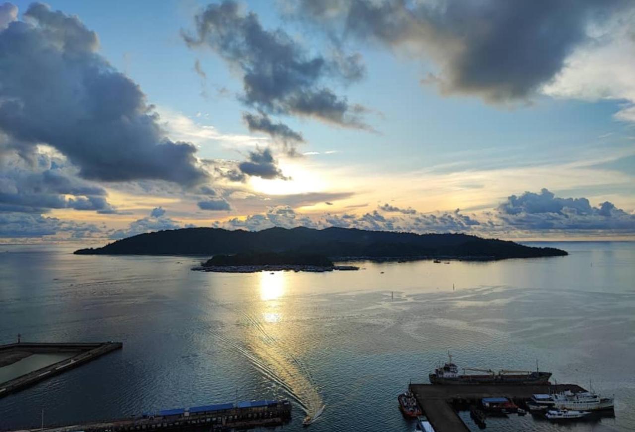 Jesselton Quay Sea View Hotel Kota Kinabalu Bagian luar foto
