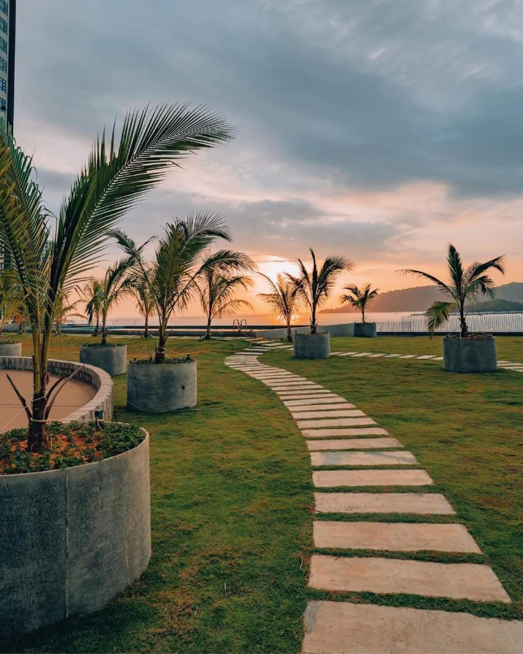 Jesselton Quay Sea View Hotel Kota Kinabalu Bagian luar foto