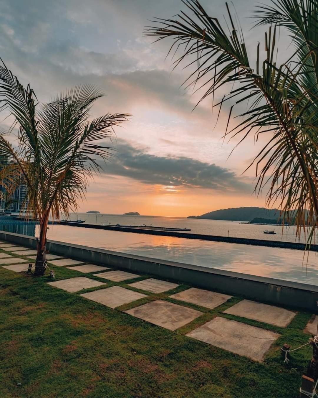 Jesselton Quay Sea View Hotel Kota Kinabalu Bagian luar foto